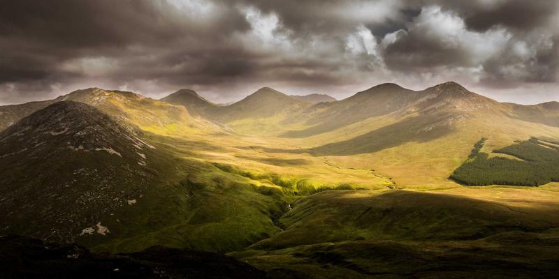 酒店家具与客房用品采购的艺术：如何通过公共区域陈设塑造独特空间美学