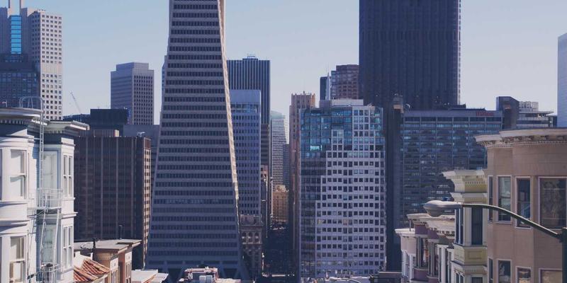 酒店户外家具采购核心指南：聚焦耐候性材料与长期维护成本分析