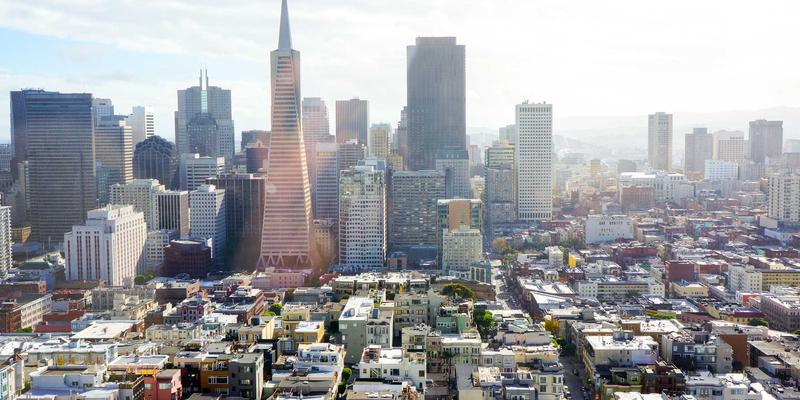 酒店用品采购新标准：静音节能迷你冰箱如何通过细节提升宾客体验